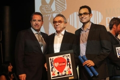 Mauricio Rands entrega premio de primeiro llugar a agencia Italo Bianche na categoria Revelacao (Copy)