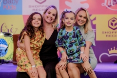 Ju Martins e Nina Lacerda acompanhadas das filhas - Créditos Lara Valença