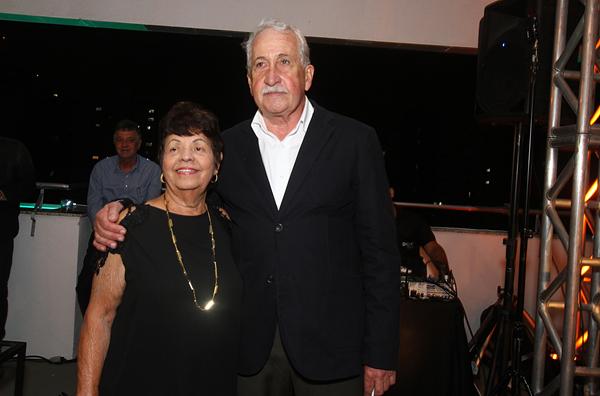 Antonio Jayme da Fonte (diretor superintendente do Hospital Jayme da Fonte) e a dona Terezinha a funcionaria mais antiga do Hospital. (Copy)