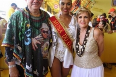 Rômulo Menezes e Ana Nery com a musa do Galo