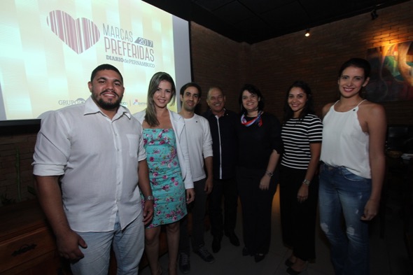 Jaime Amorim, Renata Lago, Nilson Samico, Renata Cavalcanti, Natália Lelis do time da Ampla e Shopping Recife