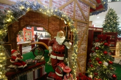 As decorações deste ano no Shopping Tacaruna foram feitas pela Cipolatti, maior empresa de decoração de Natal da América Latina - Foto: Rômulo Chico/DP Foto
