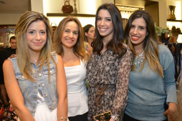 maria_paula_moreira_socorrinho_almeida_camila_coutinho_maria_clara_moreira_590x394