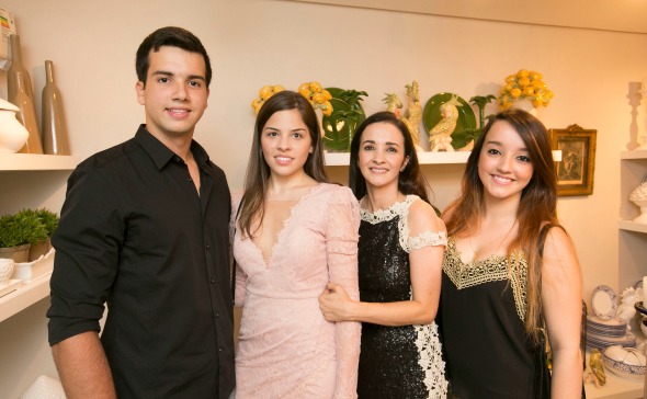 Eraldo Pedrosa, Maria Eduarda Moreira, Djamari e Maria Luiza Pedrosa - Crédito: Charles Johnson/Divulgação