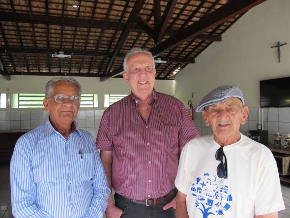 Izaias Oliveira, João Carlos Paes Mendonaç e sr. João, de 102 anos, mais antigo morador da Fundação Pedro Paes Mendonça