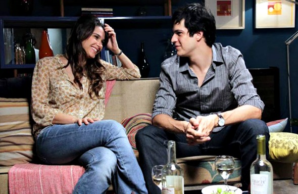 Mateus Solano na cama com Fernanda Machado