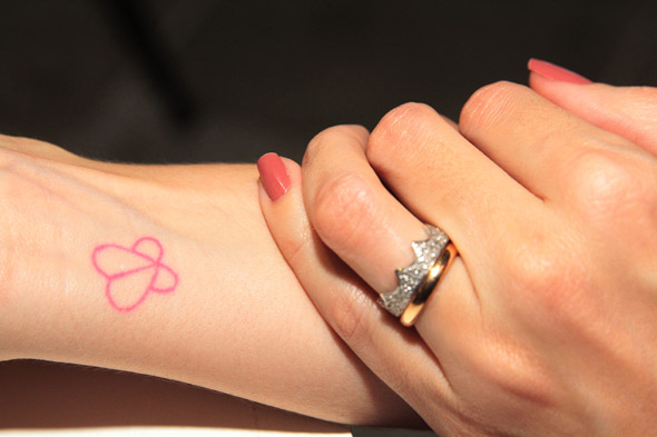 Tatuagem com o símbolo do blog Mãetamorfose - Crédito: Nando Chiappetta/DP/D.A Press