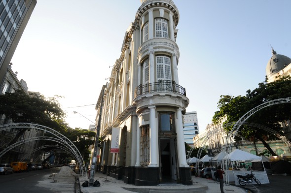 Antigo prédio do Santander Cultural, no Marco Zero. Crédito: Edvaldo Rodrigues/DP/D.A Press 