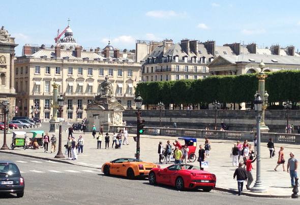 Ferraris na Praça da Concordia em Paris/JAMS