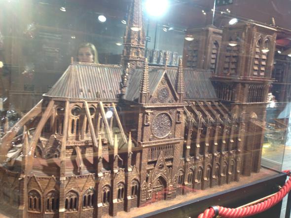 A Notre Dame feita de chocolate