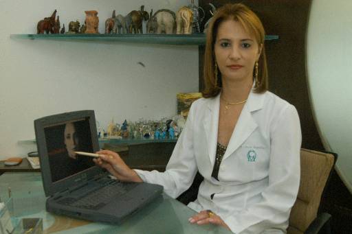 Dermatologista Cláudia Magalhães - Crédito: Júlio Jacobina/DP