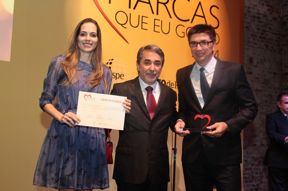 Guilherme Machado entrega o prêmio a Janguiê Diniz, destaque na área de educação com a Uninassau. Crédito: Nando Chiappetta/DP/D.A Press