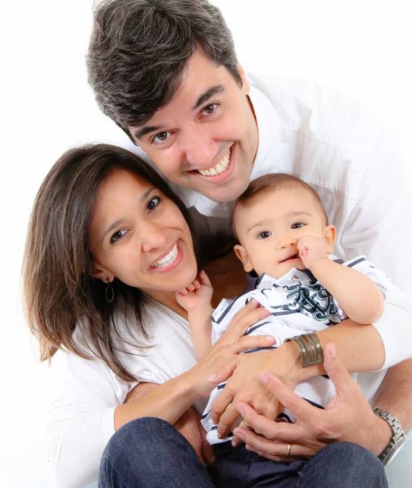Sarah Eleutério e Eduardo Andrade com o filho/Foto Manuela Arruda