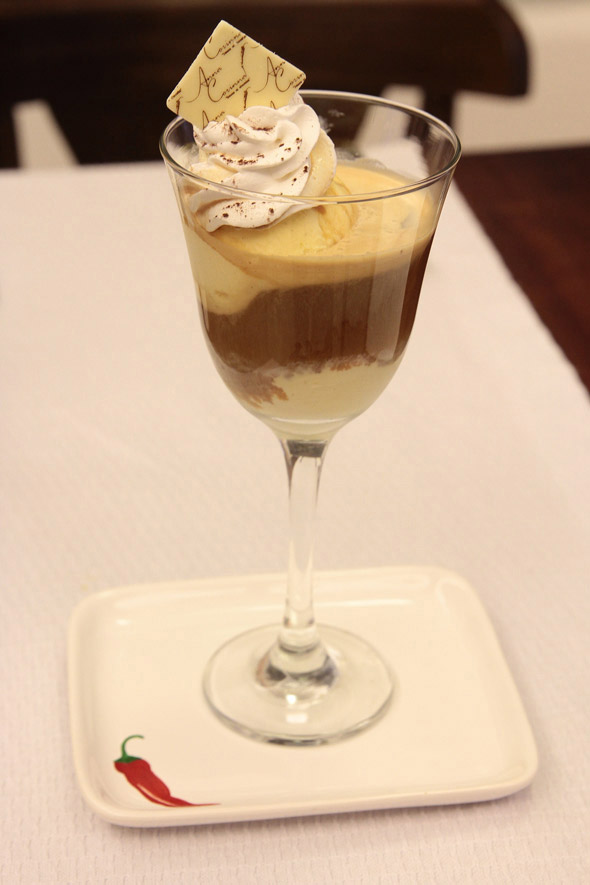 O Afogatto:  sorvete de vanila com chantily e doce de café: a cara do pecado. Crédito: Nando Chiappetta/DP/D.A Press