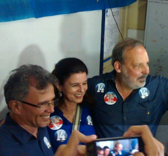 Armando Monteiro Neto, acompanhado da esposa Mônica e do vice Paulo Rubem. Crédito: Reprodução Instagram
