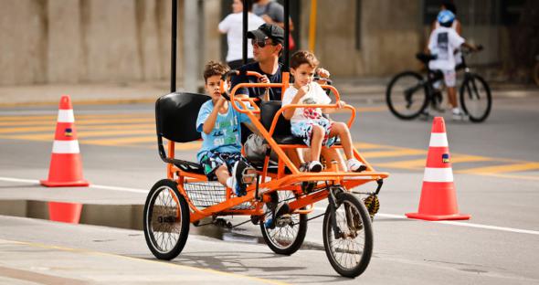 Ciclofaixa funciona aos domingos e feriados. Aluguel de triciclo também pode ser feito no Recife Antigo. Crédito: Andrea Rego Barros / DP / D.A Press