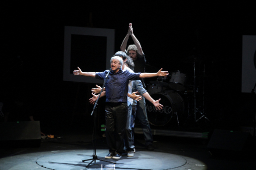 Caetano Veloso e Vanessa da Mata encantaram fãs no Recife