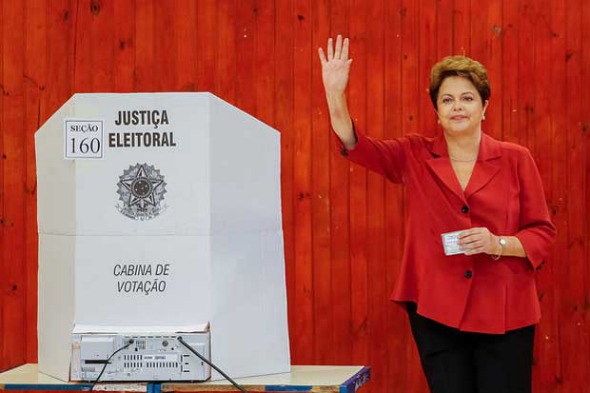 Dilma votou logo no início da manhã. Crédito: Dilma 13 / Divulgação