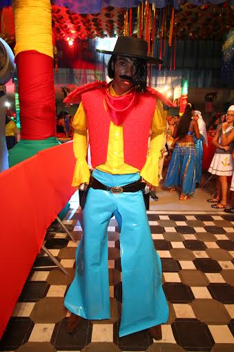 Gustavo Eduardo Gomes escolheu a fantasia de Zelão, personagem da novela Meu pedacinho de céu