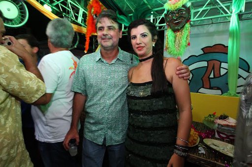 O vice-governador Raul Henry e a esposa Luiza Nogueira também no camarote