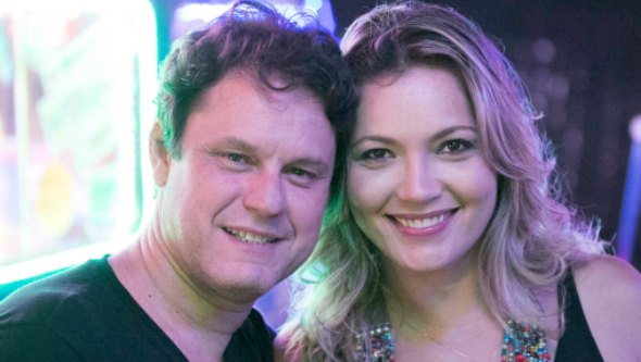 Erick e Claudia Hoover. Créditos: Charles Johnson/ Mondo Comunicação