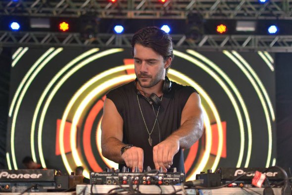 DJ L'Adour. Créditos: Larissa Nunes/ Vagalume Comunicação