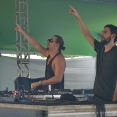 Dimitri Vegas & Like Mike agitaram o sábado de Zé Pereira na Mansão Bonfim