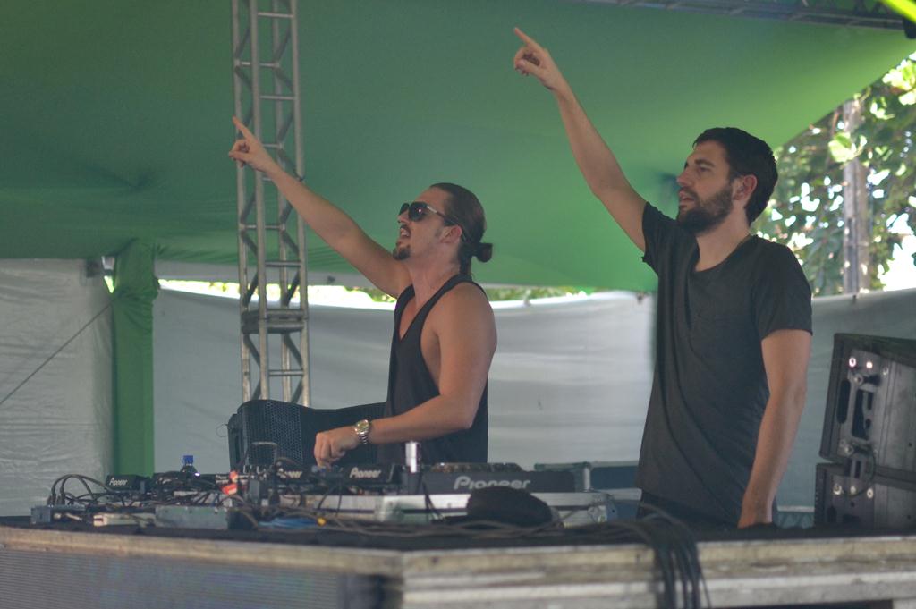 Dimitri Vegas e Like Mike Créditos: Larissa Nunes/ Vagalume Comunicação