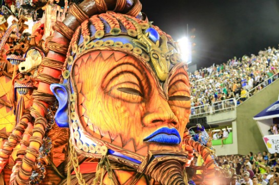 Desfile da Beija-Flor no Carnaval 2015. Crédito: Tata Barreto/Riotur/Reprodução