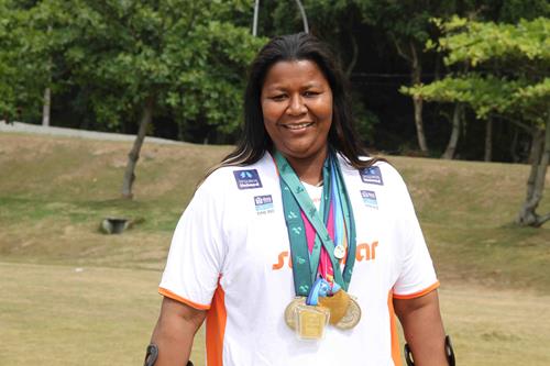 A atleta possui mais de 400 medalhas na sua coleção. Créditos: Divulgação da atleta