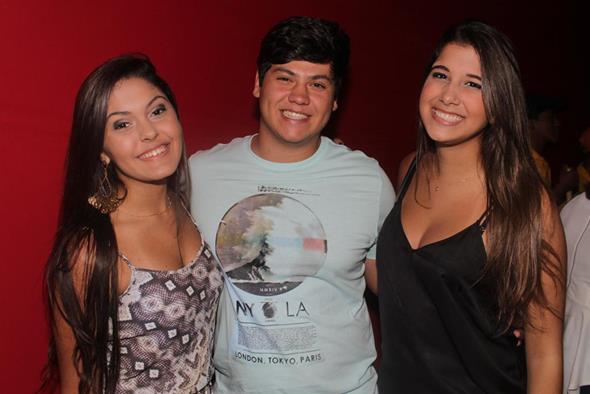 Maria Fernanda Falcão, Djailton Pires e Rebeca Falcão. Crédito: Vinícius Ramos