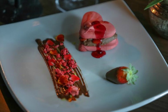 Tarte delícia proibida, sobremesa especial do Ça Va para o Dia dos namorados. Crédito: Paulo Higor Nunes / Divulgação