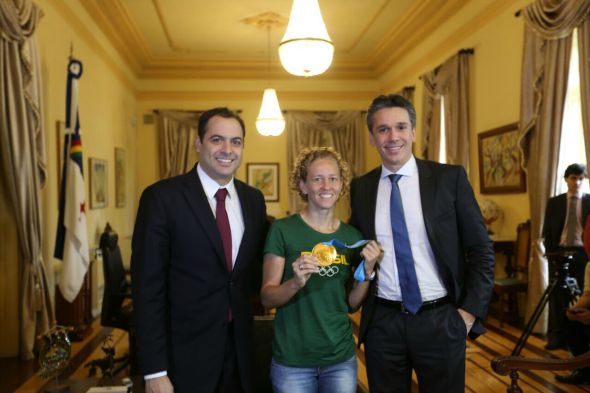 Paulo Câmara, Yane Marques e Felipe Carreras - Crédito: Governo do Estado de Pernambuco