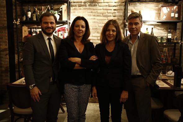 Ricardo Jaegger, Karina Guarita, Heloísa e Hervé Birnie-Scott. Crédito: Raquel Melo/Divulgação
