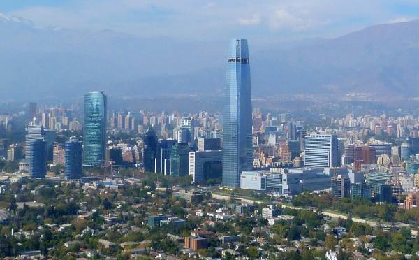 Torre Costanera pode ser vista de todas as partes de Santiago