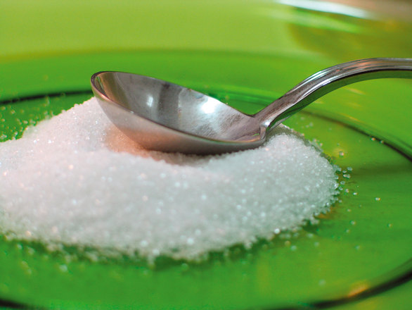 O açúcar branco perde todos os seus nutrientes no refinamento, transformando-se em caloria vazia. Crédito: Freeimages