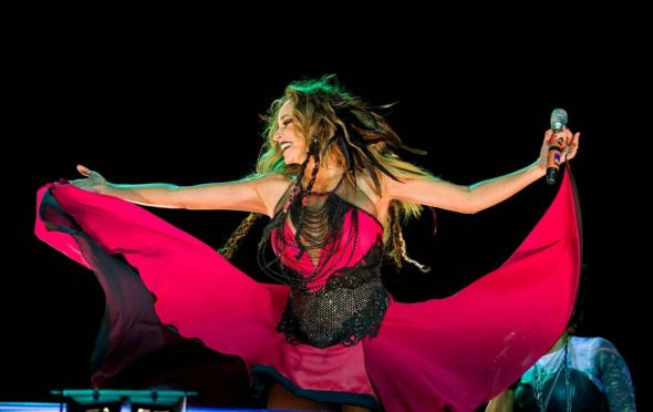 Daniela Mercury no seu projeto "O Baile da Rainha Má". Crédito: Divulgação