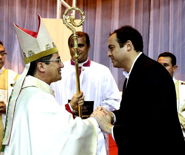 O bispo Paulo Jackson e o governador Paulo Câmara  Crédito Governo do Estado/Divulgação