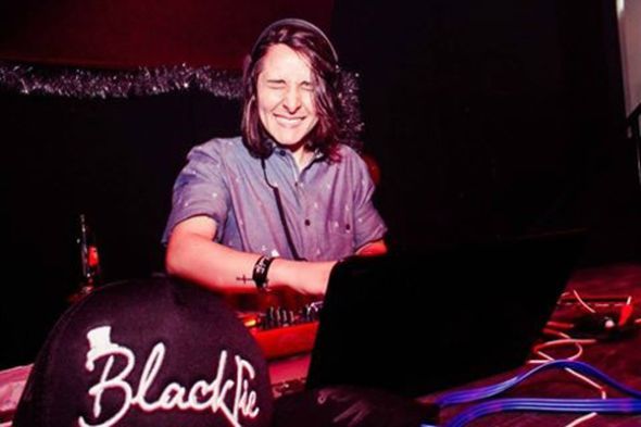 Camila Cortez comanda as picapes desta sexta Crédito: Divulgação