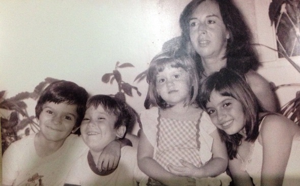 Carreras (segundo à esquerda) com os irmãos Augusto, Carina e Carolina. Crédito: Arquivo pessoal