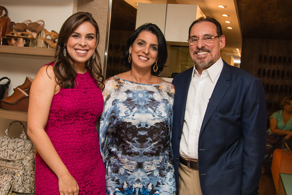 Amanda com os pais Élida e Fernando Bastos. Crédito: Tatiana Sotero / DP / D.A Press