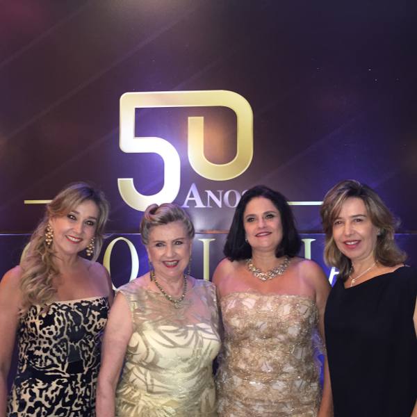 Glorinha Aguiar com as filha Silvana, Rosana e Suzana