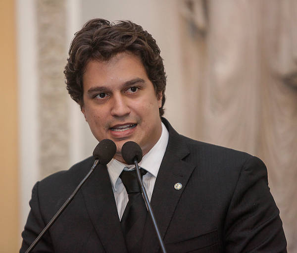 Lucas Ramos em campanha para ser deputado federal