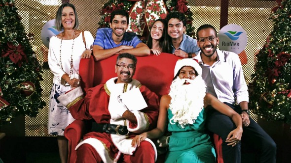 Elenco de "Natal dos Feitosa". Crédito: Paloma Amorim/Divulgação