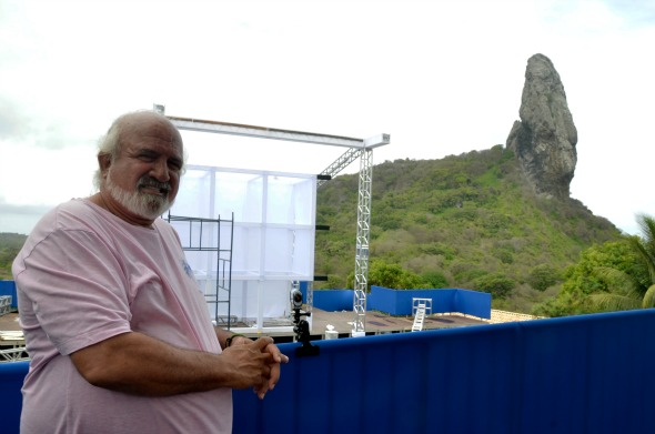 Zé Maria perto da estrutura que está sendo montada para a festa Créditos: Keila Castro/Divulgação