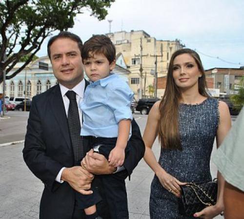 Renan Filho,m esposa e filho/Divulgação
