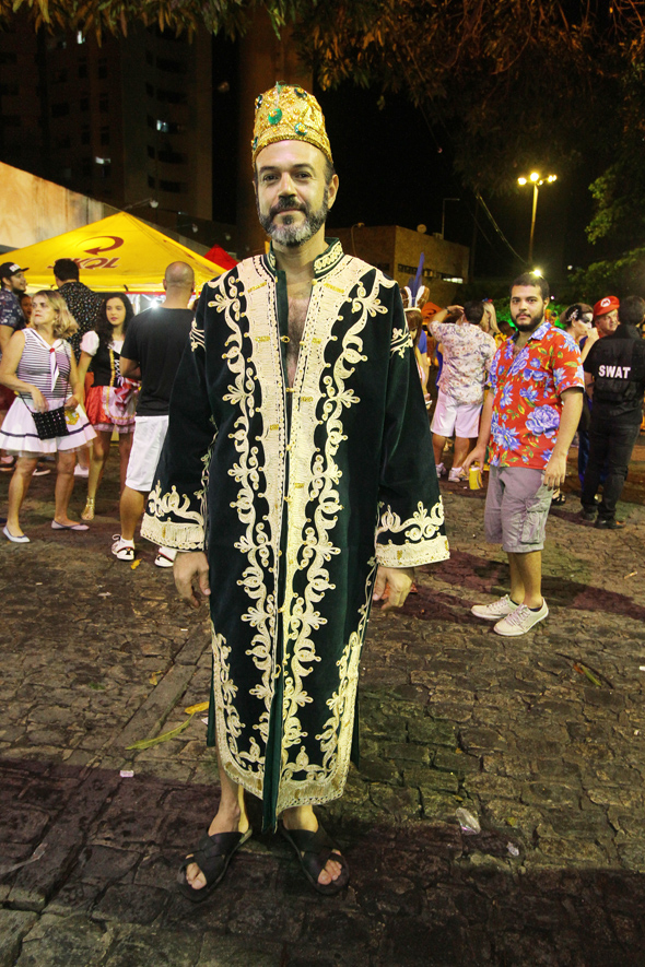 Paulo Henrique Barros caprichou na túnica árabe - Crédito: Nando Chiappetta/DP - BLOG JA