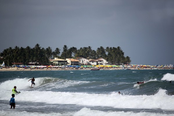 Maracaípe recebe competição de surfe