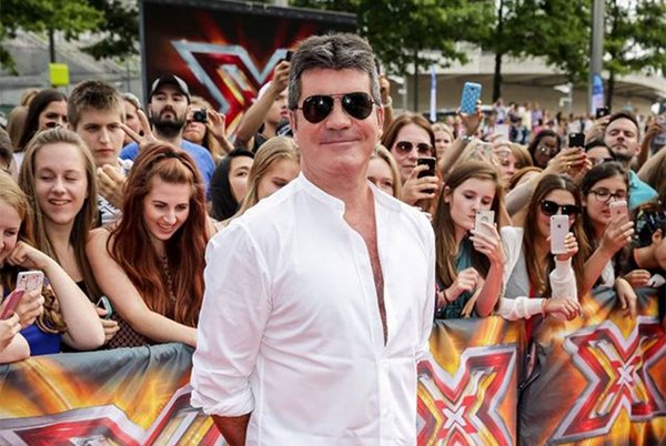 Simon Cowell é o criador do X-Factor - Crédito: Reprodução/Twitter
