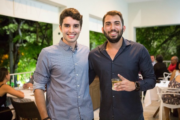 Matheus Von Söhnen e Vitor Mendonça. Crédito: Clara Gouvêa/Divulgação